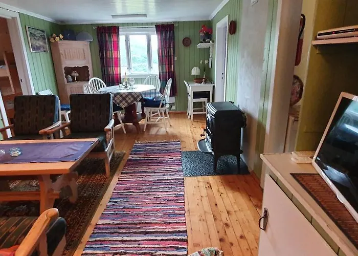 Midtgard Semesterbostad *